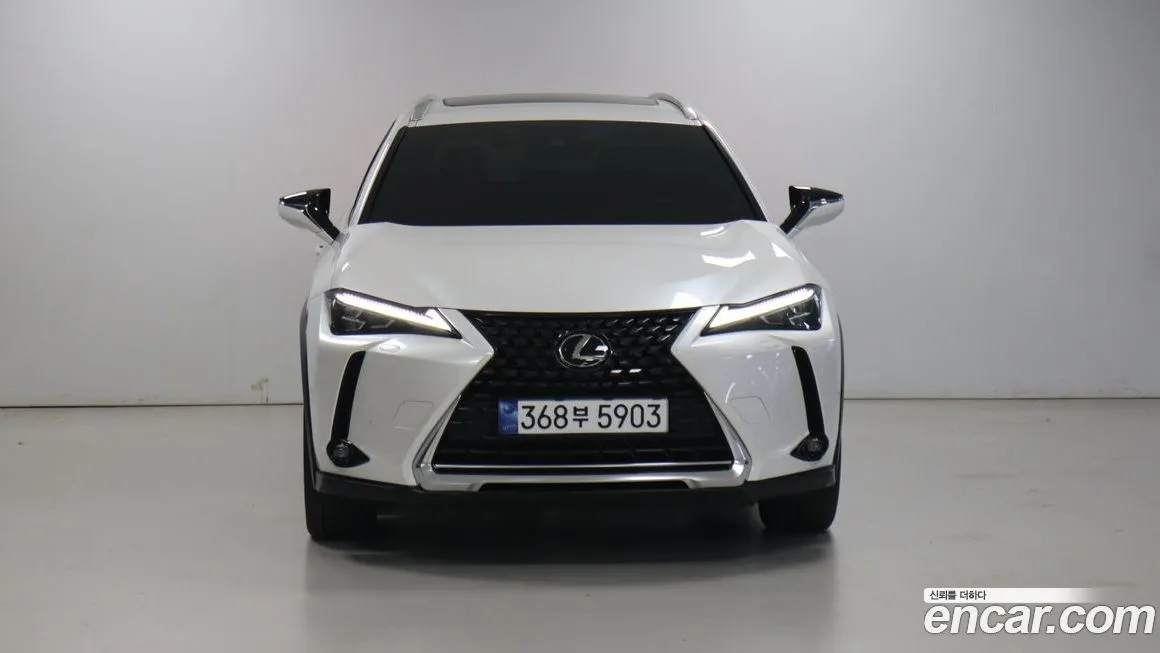 Lexus UX — фото 3