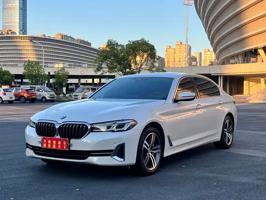 BMW 5 Series — фото 1