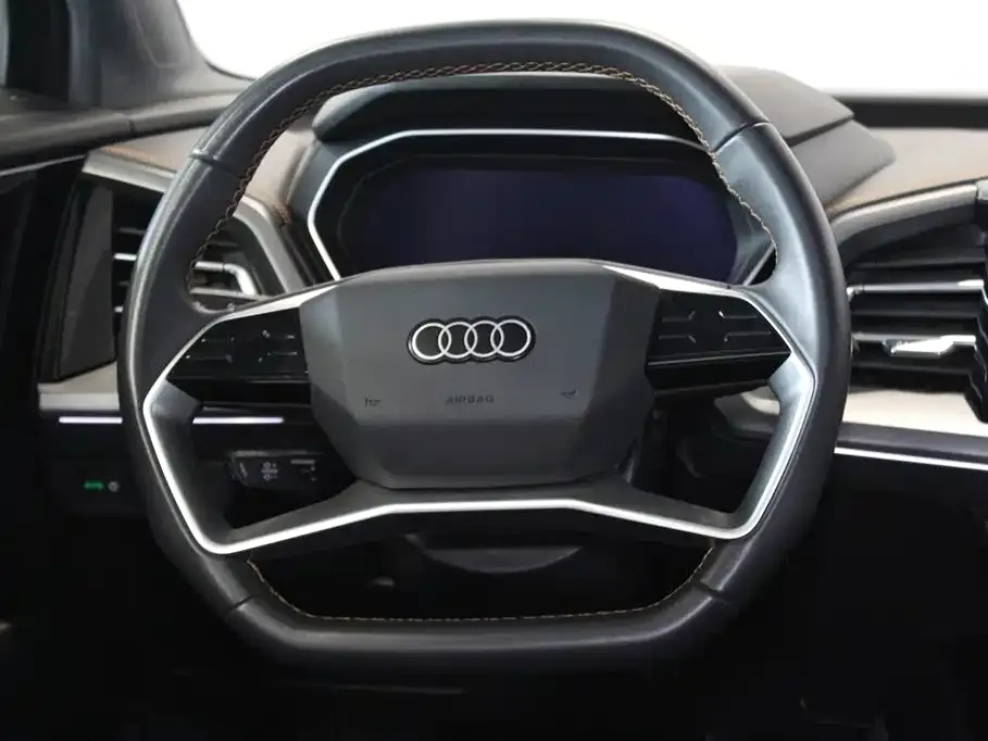 Audi Q4 e-tron — фото 10