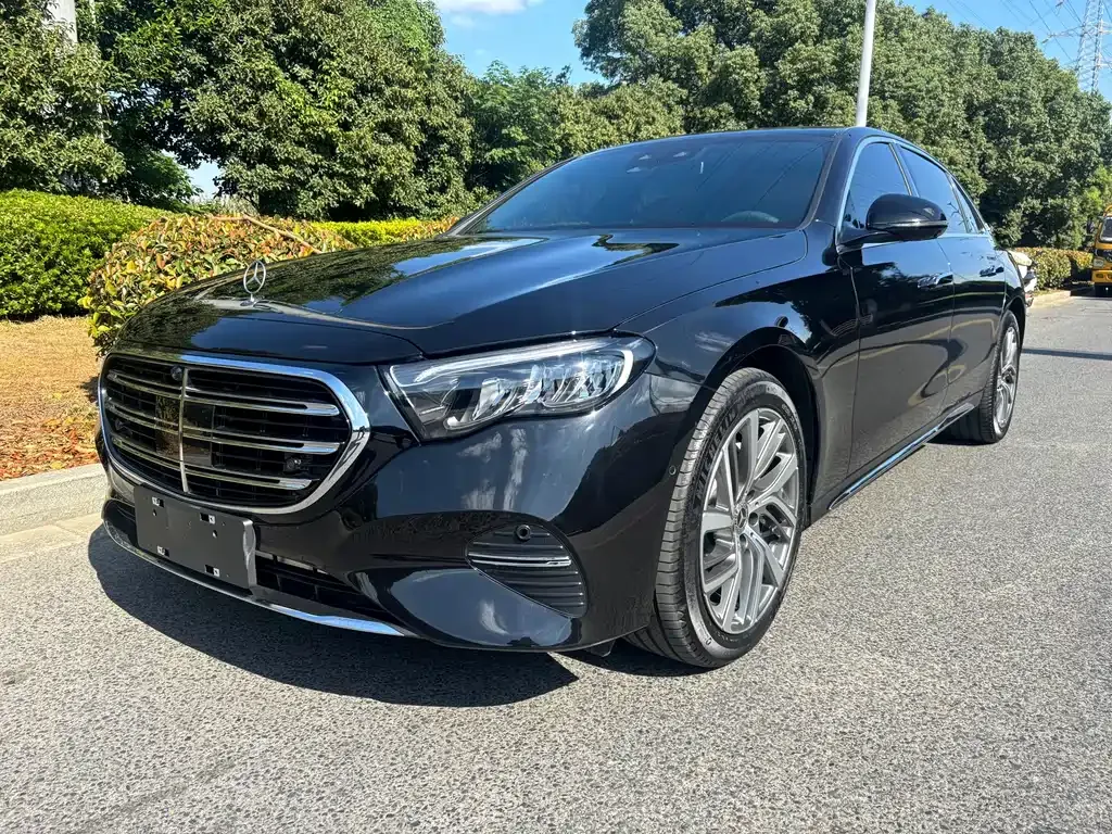 Mercedes-Benz E-Class — фото 1