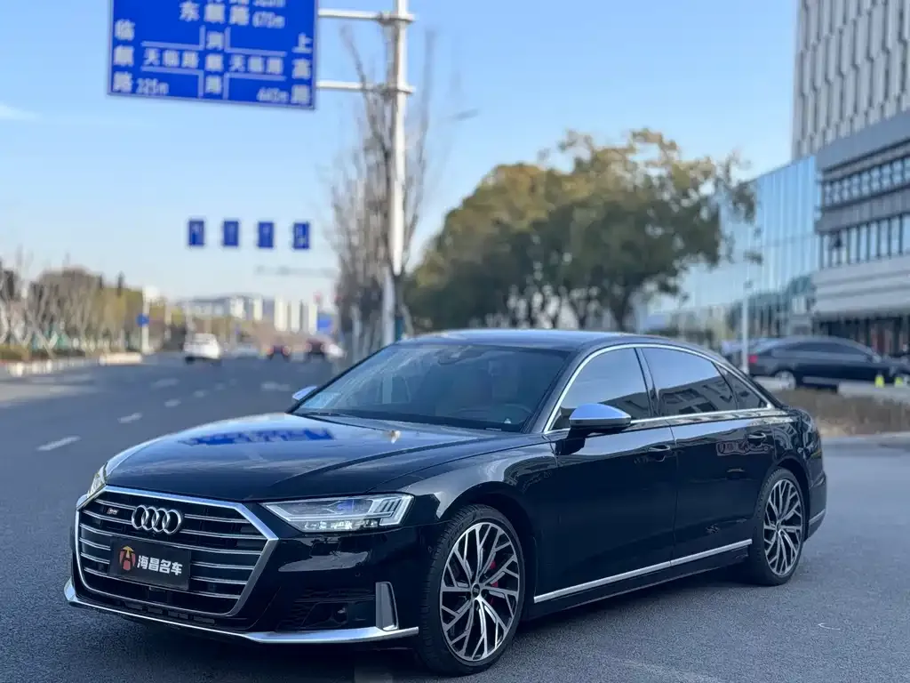 Audi S8 — фото 1