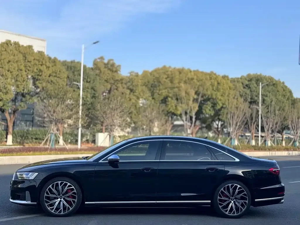 Audi S8 — фото 2