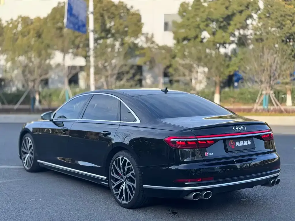 Audi S8 — фото 4