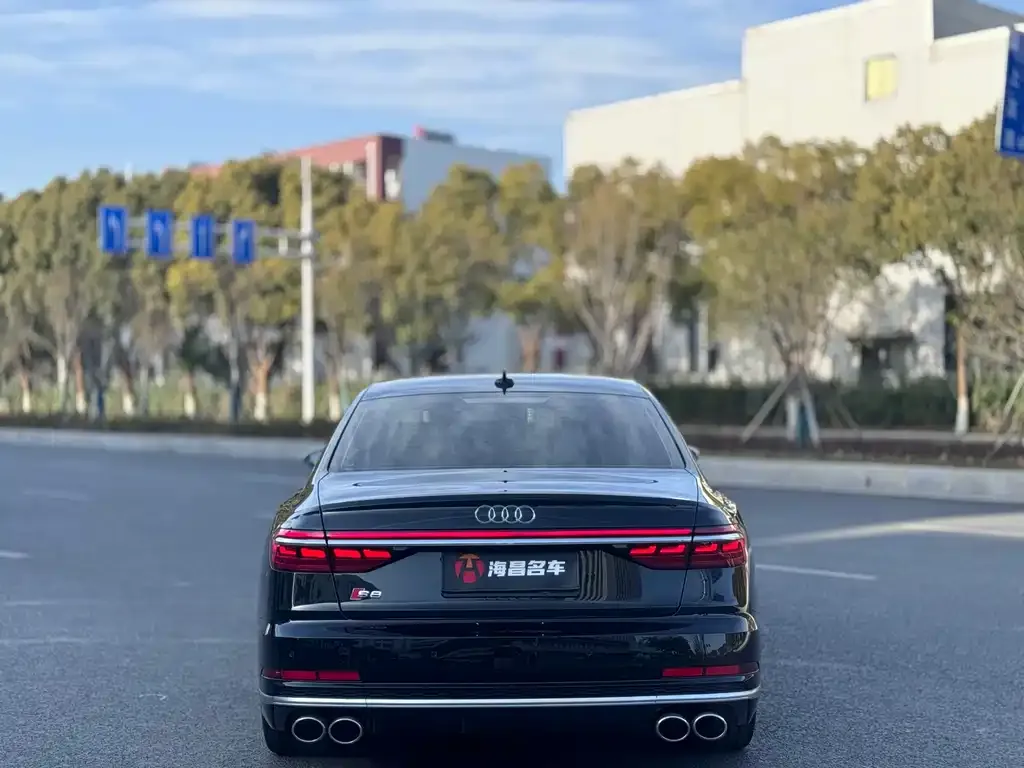 Audi S8 — фото 5