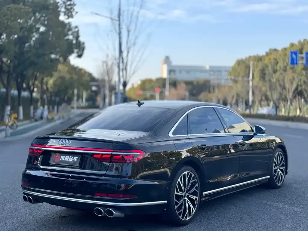 Audi S8 — фото 6