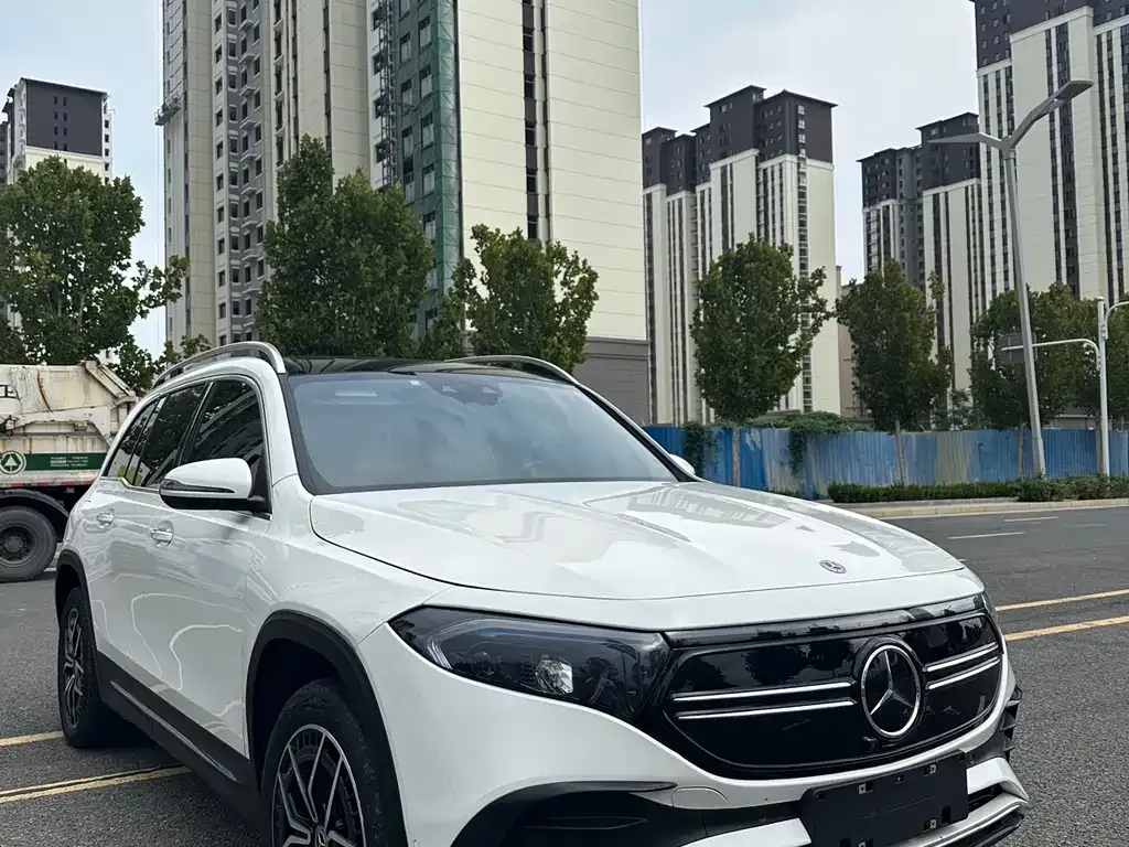 Mercedes-Benz EQB — фото 1