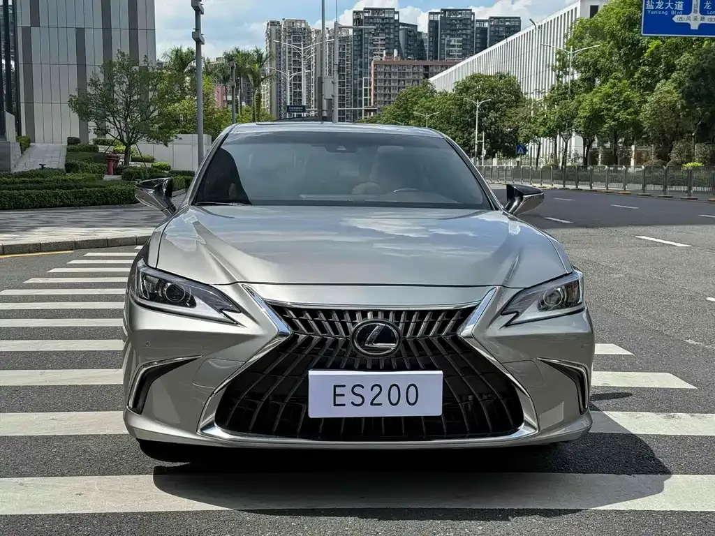 Lexus ES — фото 1