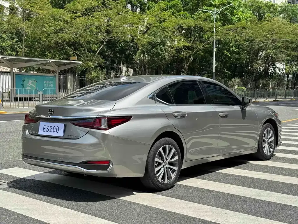 Lexus ES — фото 5
