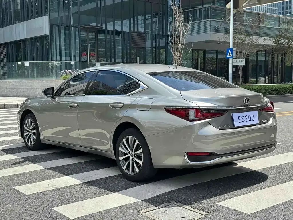 Lexus ES — фото 6