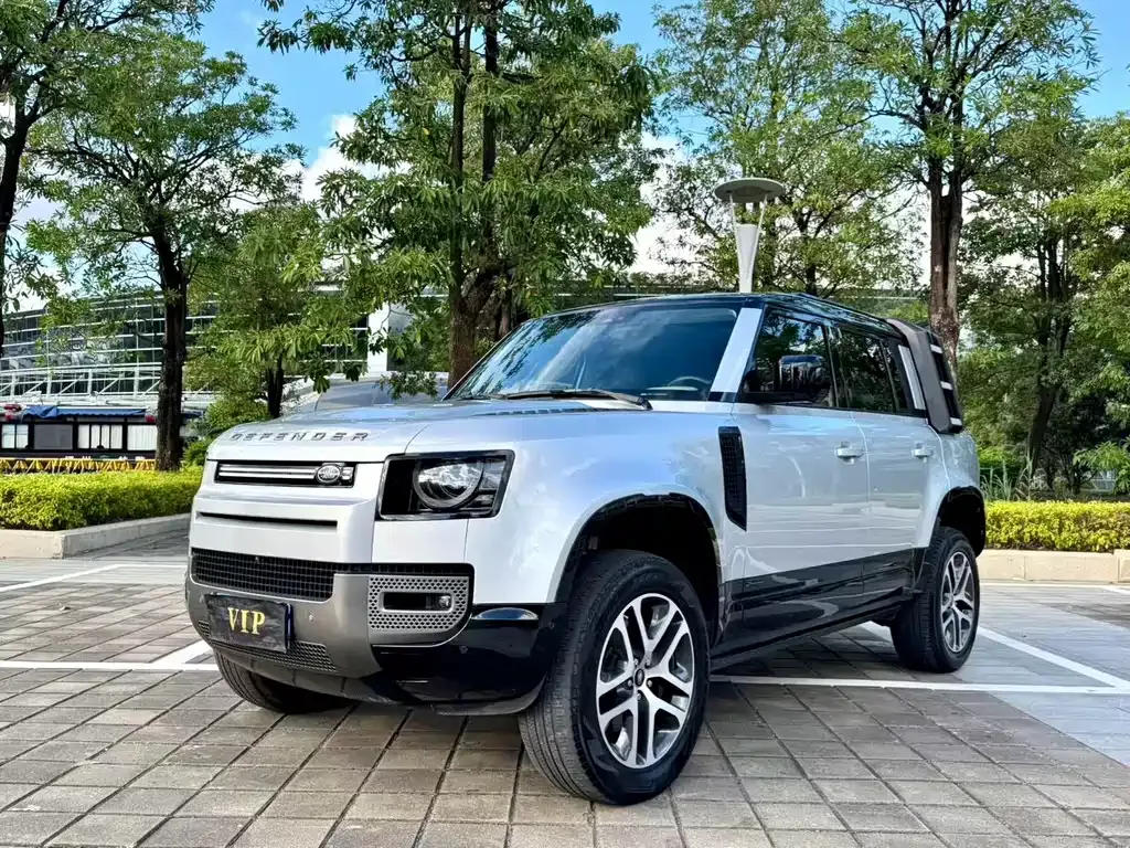 Land Rover Defender — фото 1