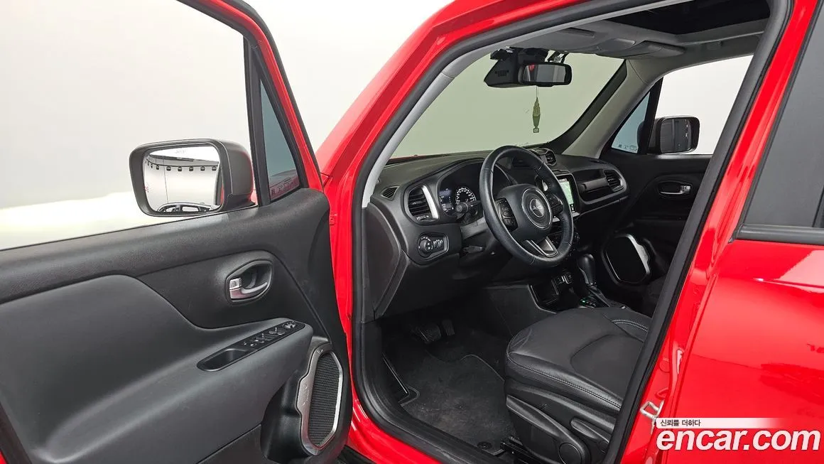 Jeep Renegade — фото 10