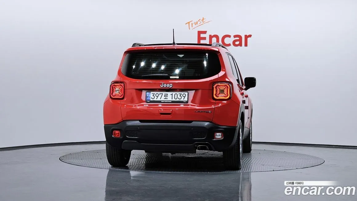 Jeep Renegade — фото 4