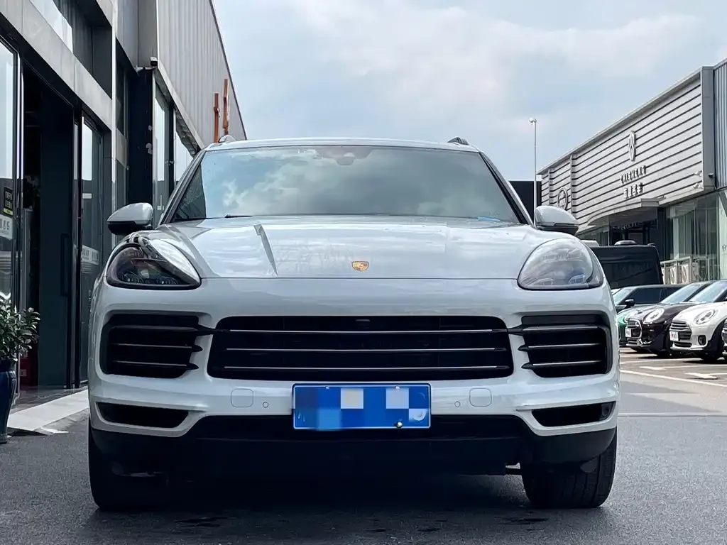 Porsche Cayenne — фото 1