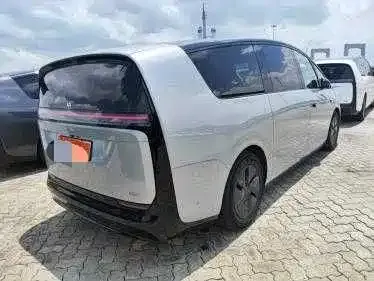 Li Auto MEGA — фото 3