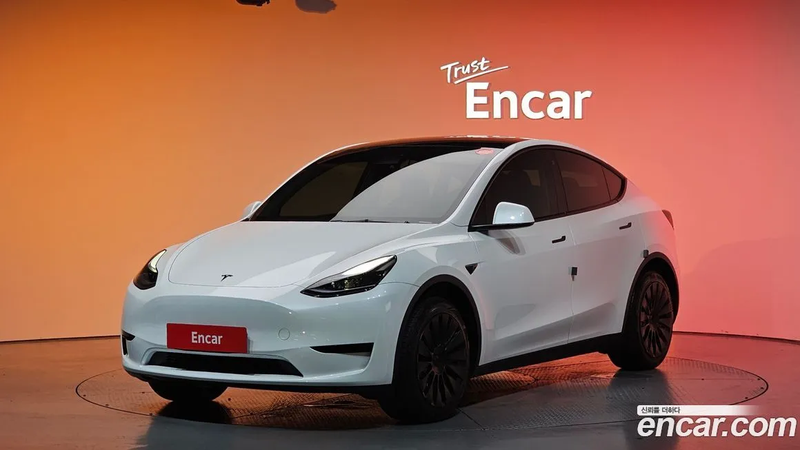 Tesla Model Y — фото 1