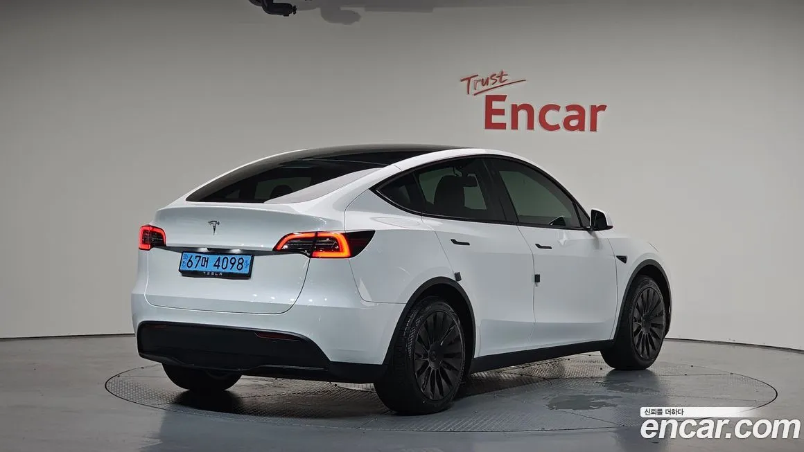 Tesla Model Y — фото 2