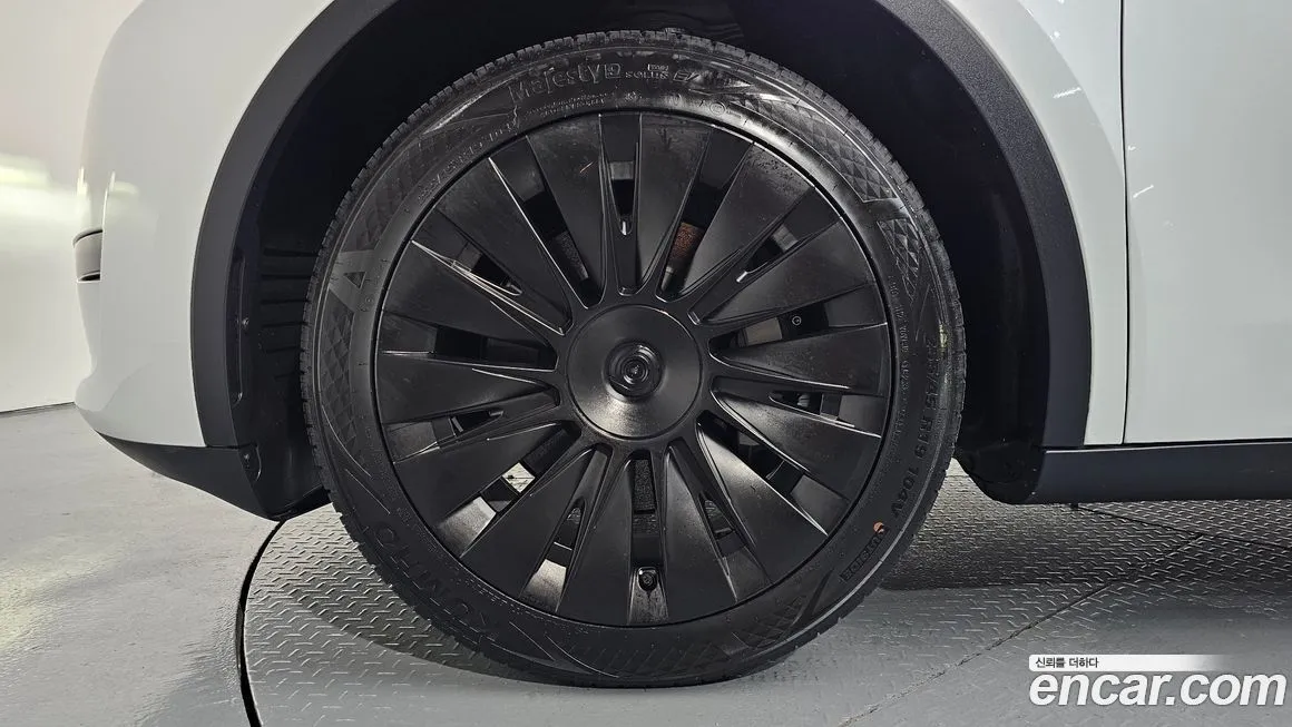 Tesla Model Y — фото 5
