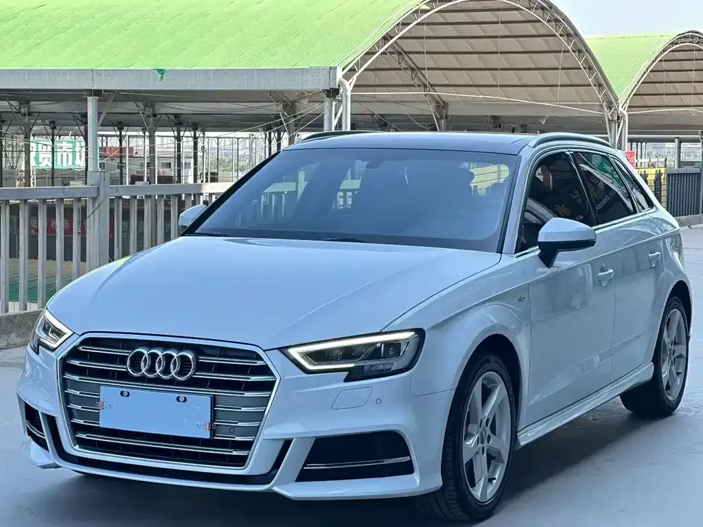 Audi A3 — фото 1