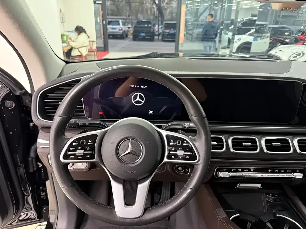 Mercedes-Benz GLS — фото 5