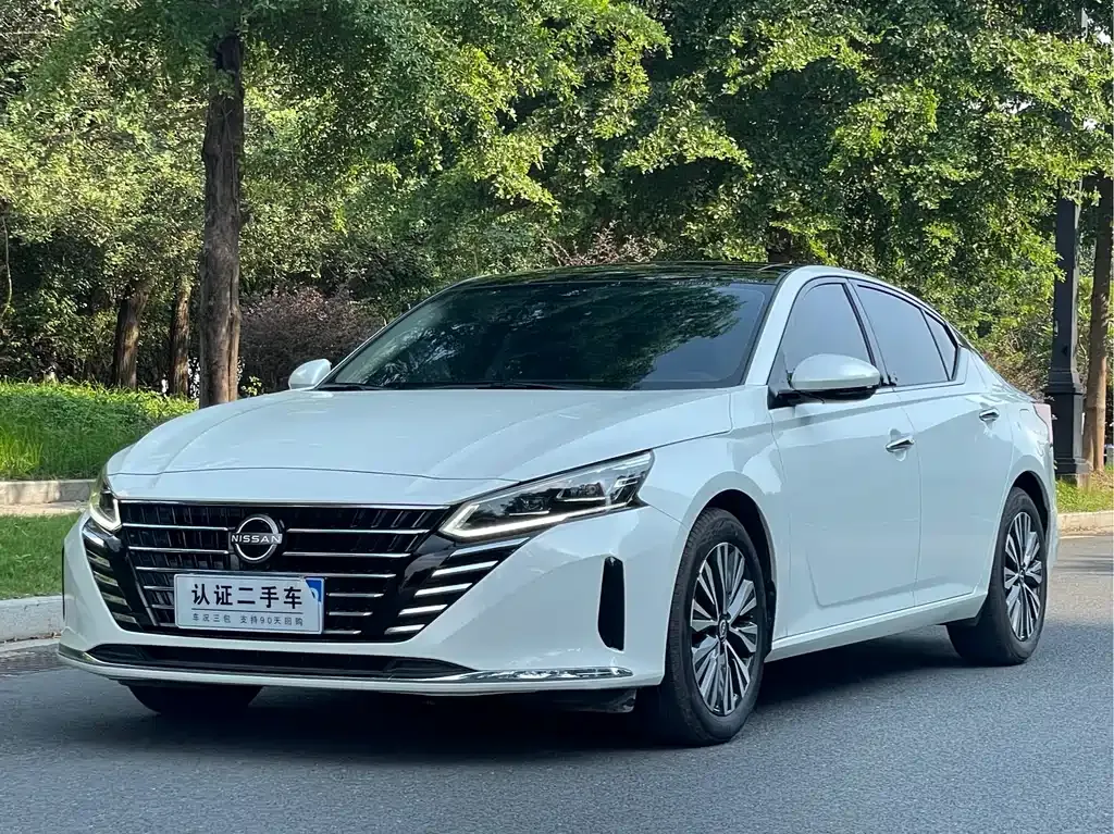 Nissan Teana — фото 1