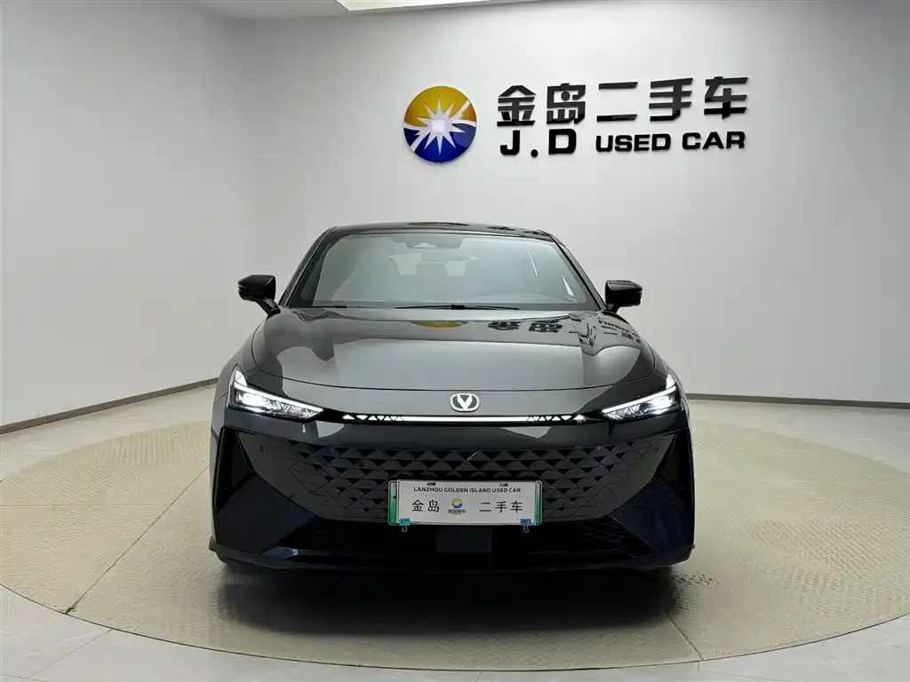 Changan UNI-V iDD — фото 2