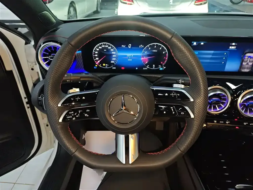 Mercedes-Benz A-Class — фото 10