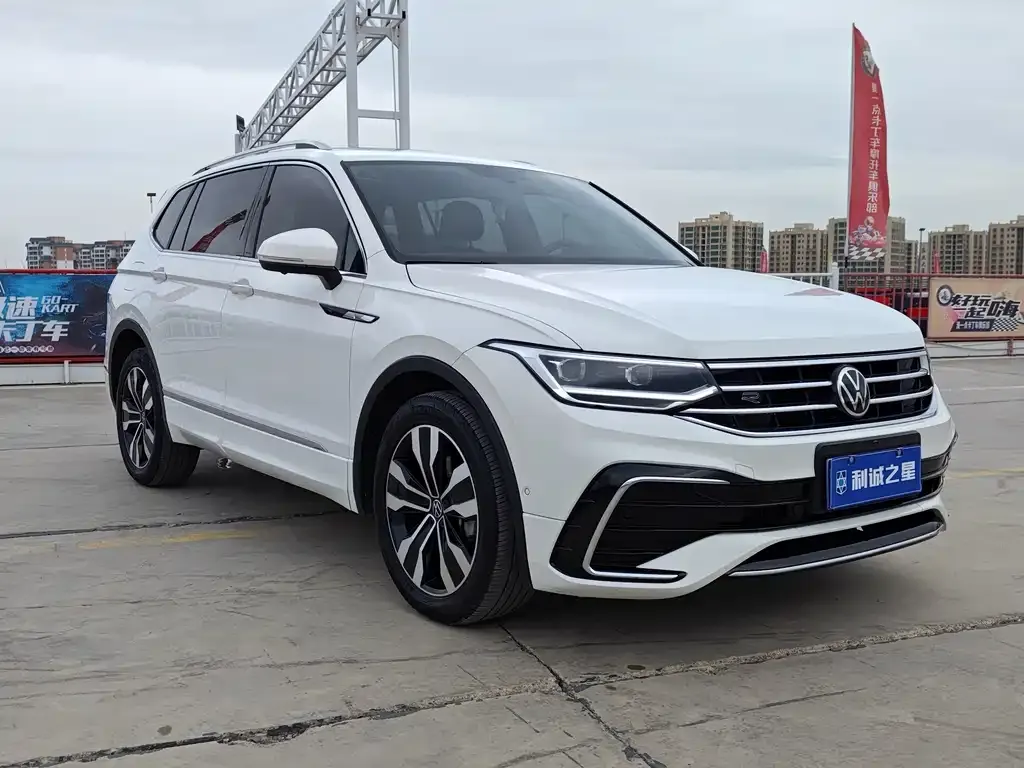 Volkswagen Tiguan L — фото 3