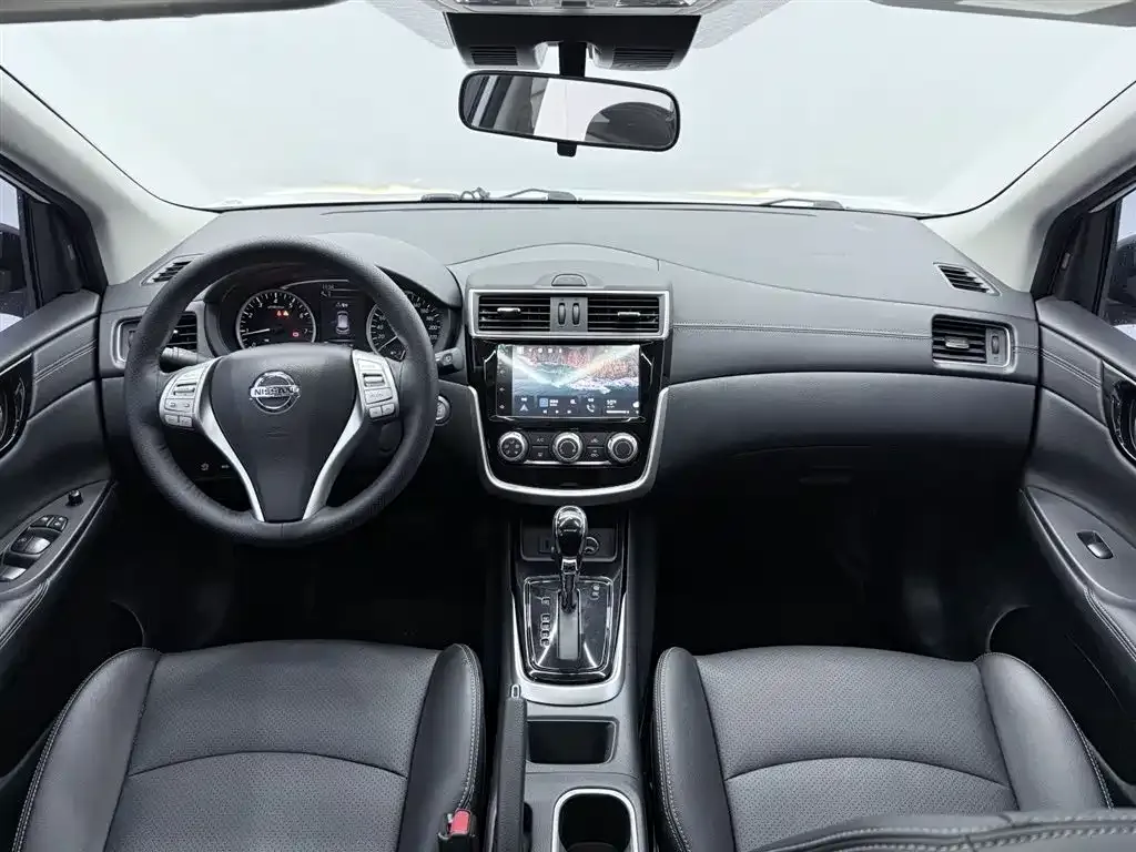 Nissan Tiida — фото 10