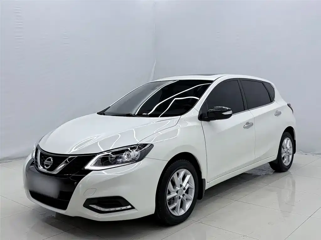 Nissan Tiida — фото 2