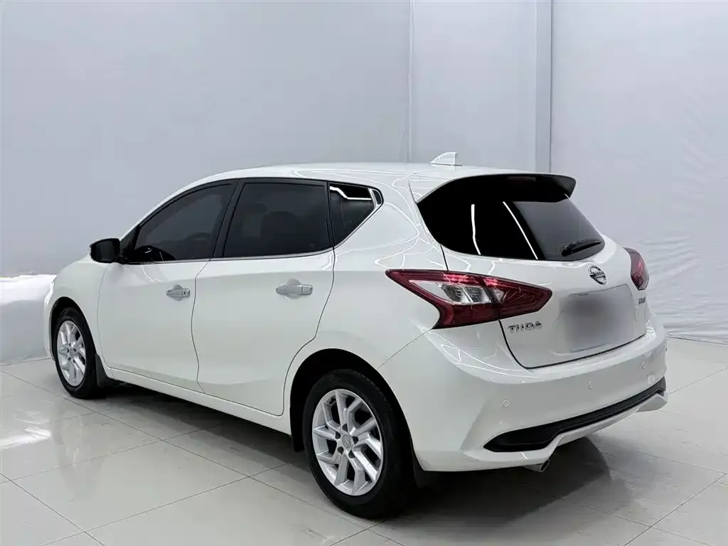 Nissan Tiida — фото 6