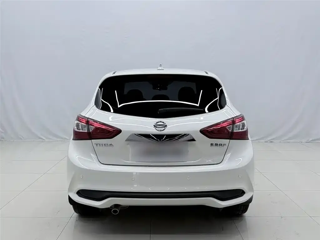 Nissan Tiida — фото 7