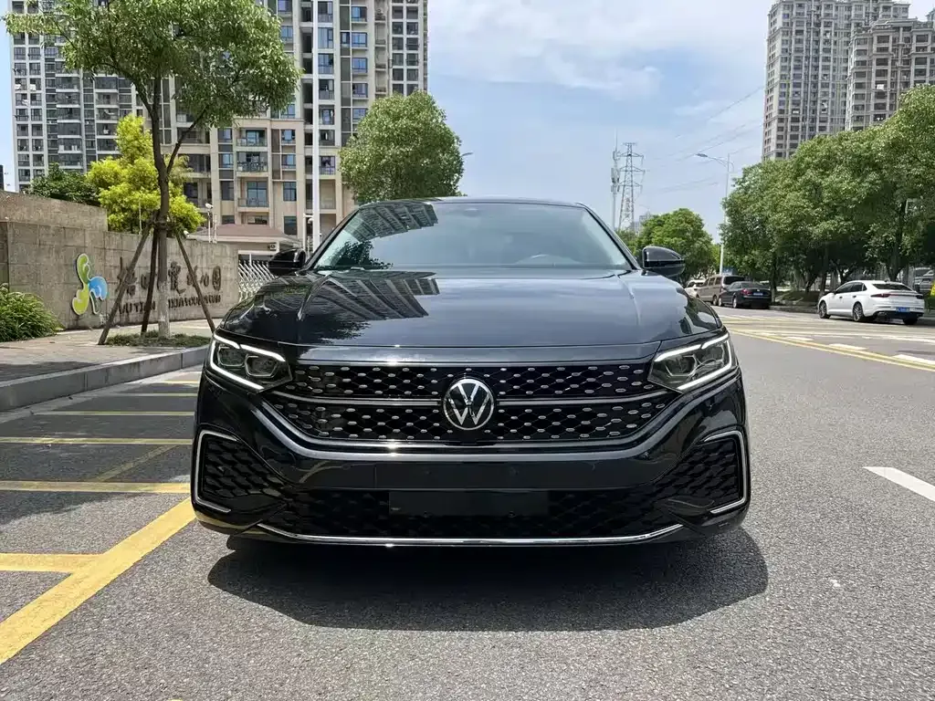 Volkswagen Passat — фото 1