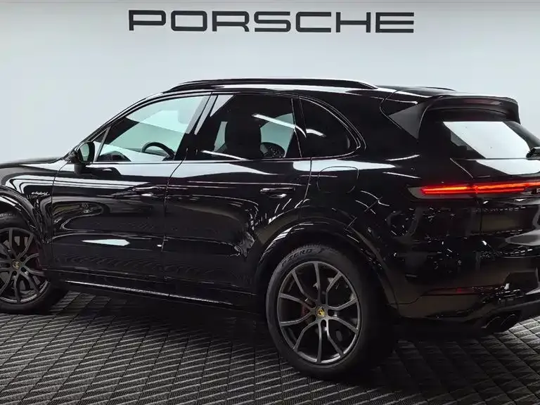 Porsche Cayenne Hybrid — фото 6