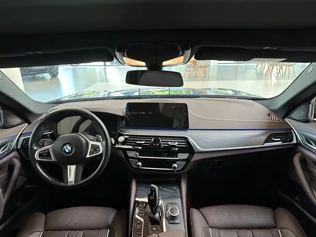 BMW 5 Series — фото 9
