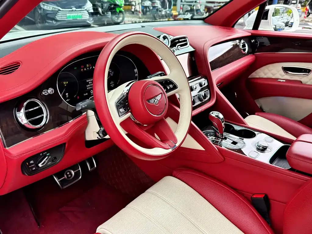 Bentley Bentayga — фото 10