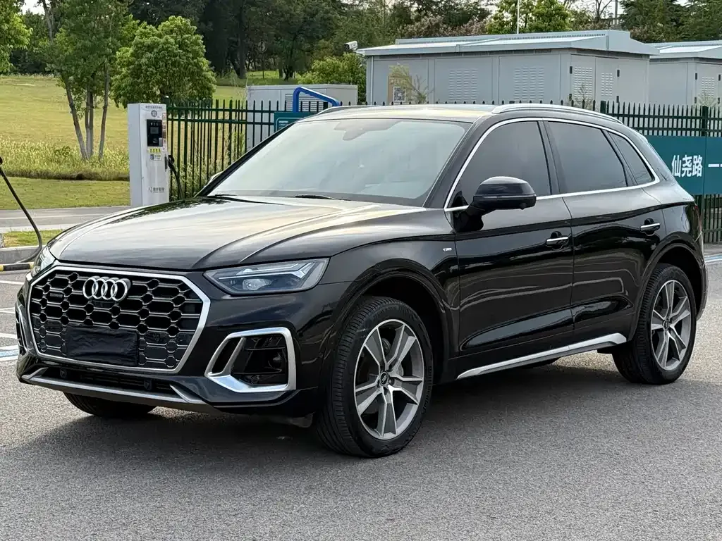 Audi Q5L — фото 1