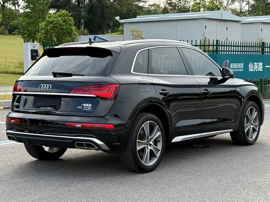 Audi Q5L — фото 6