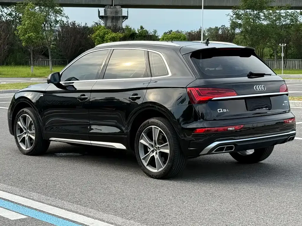 Audi Q5L — фото 7