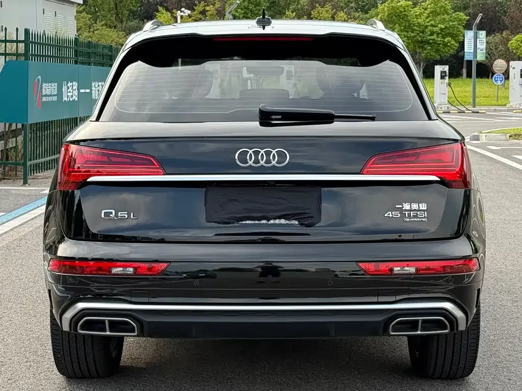 Audi Q5L — фото 8