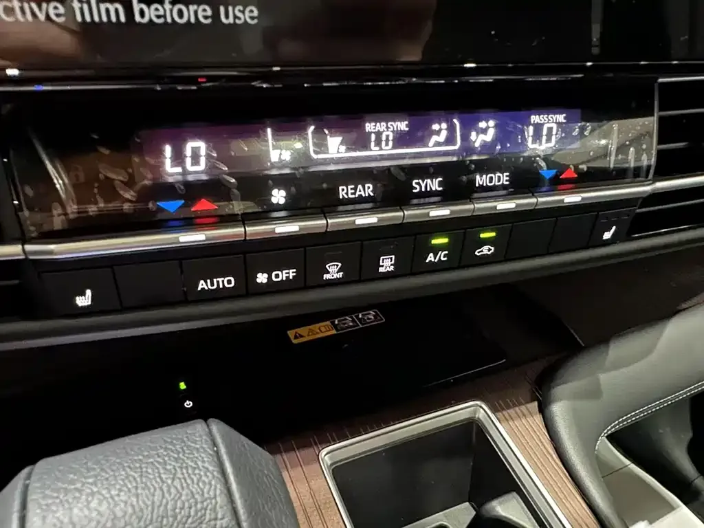Toyota Granvia — фото 10