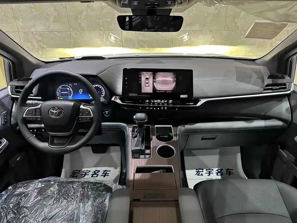 Toyota Granvia — фото 8