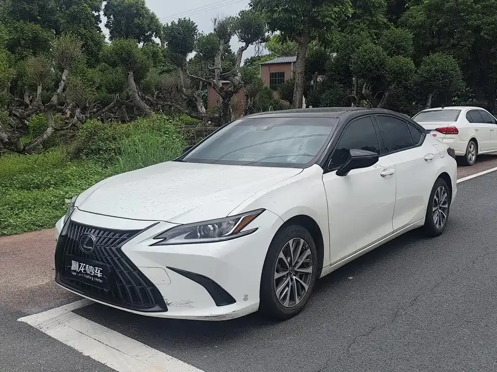 Lexus ES — фото 1