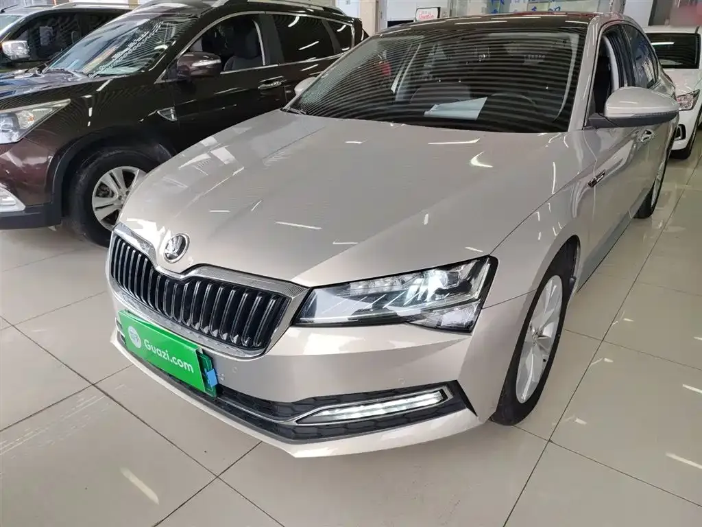 Skoda Superb — фото 1