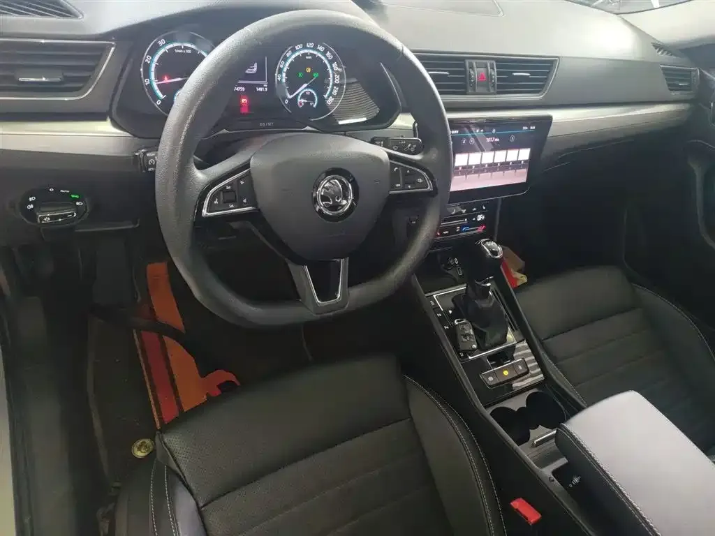 Skoda Superb — фото 10