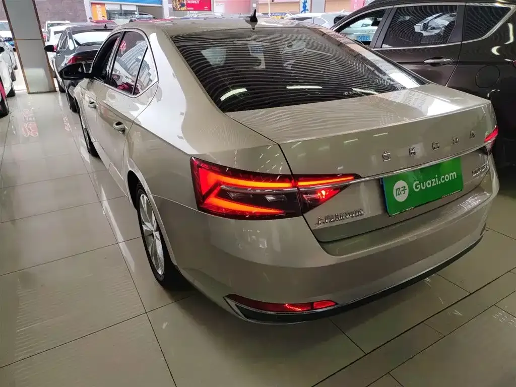 Skoda Superb — фото 5