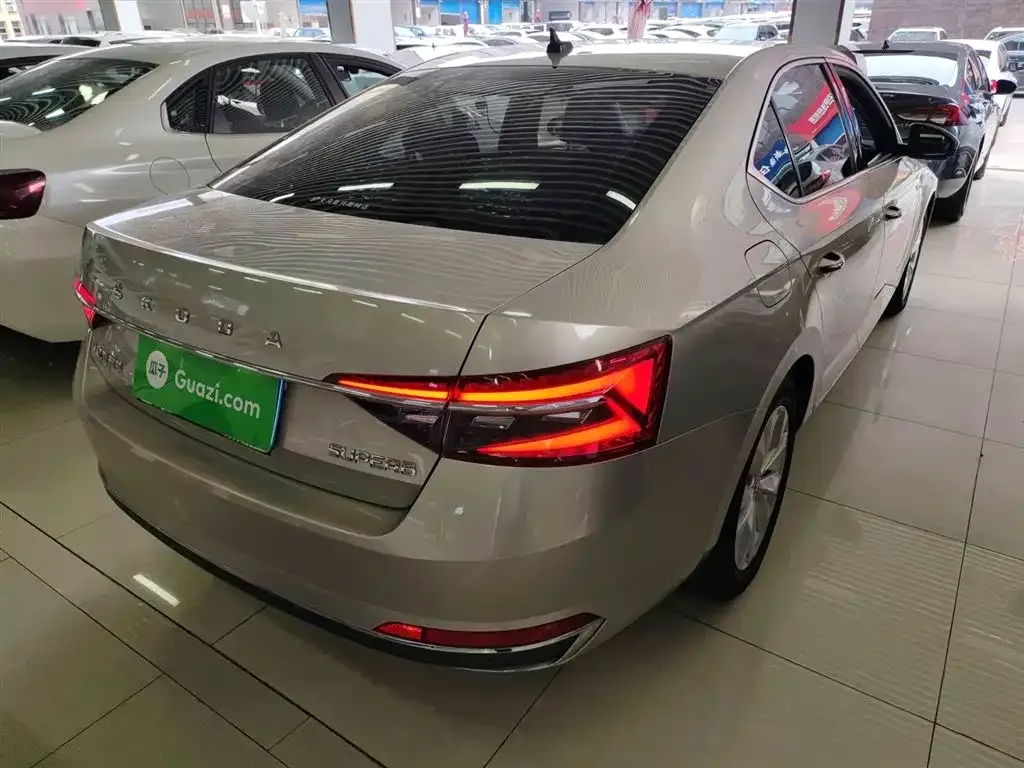 Skoda Superb — фото 7