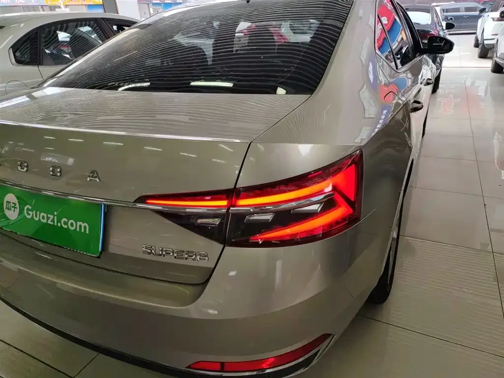 Skoda Superb — фото 8