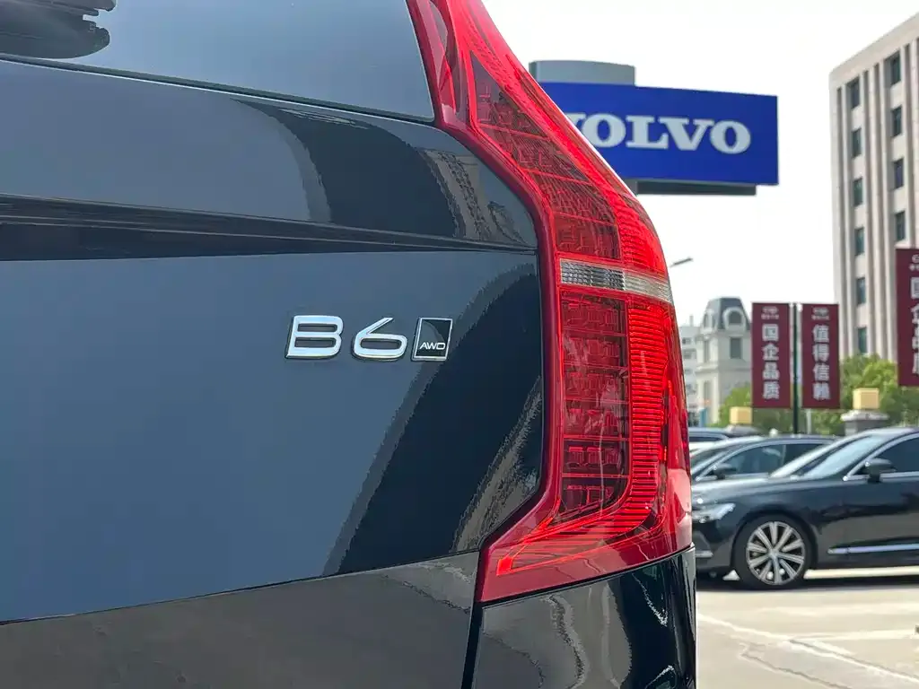 Volvo XC90 — фото 8