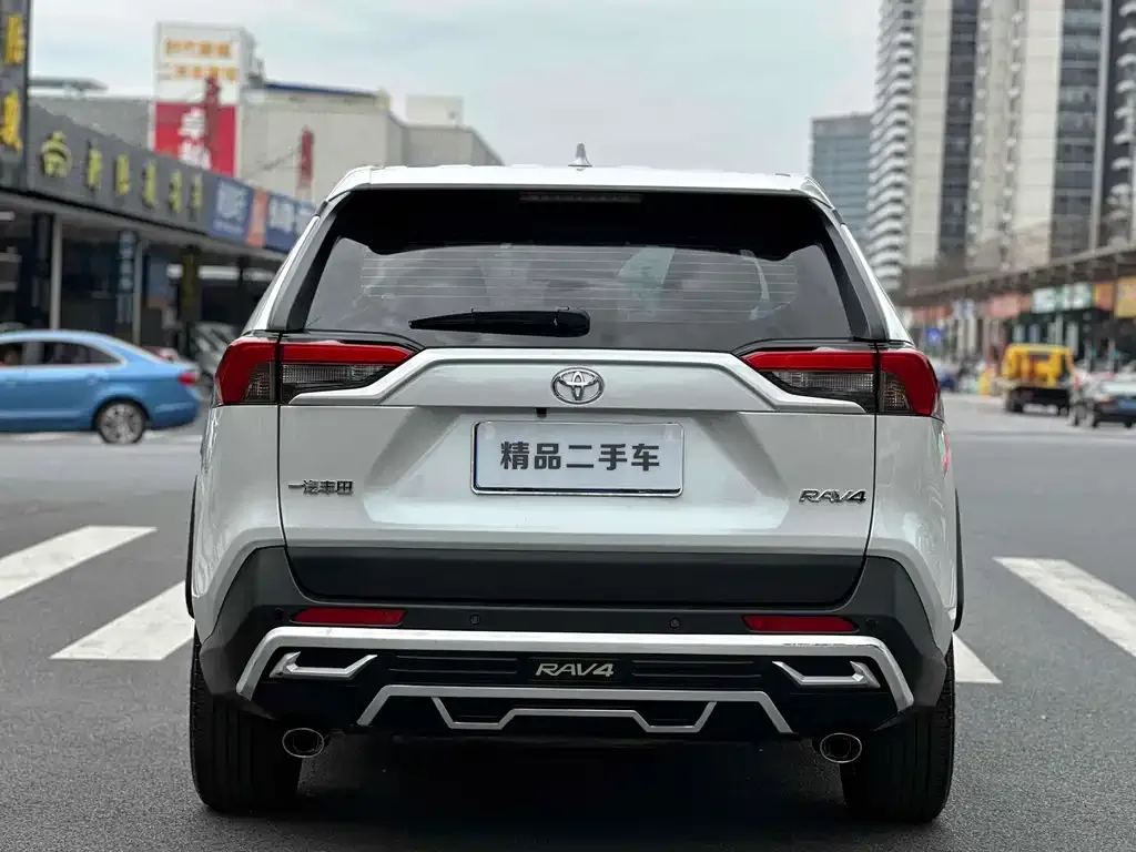 Toyota RAV4 — фото 4