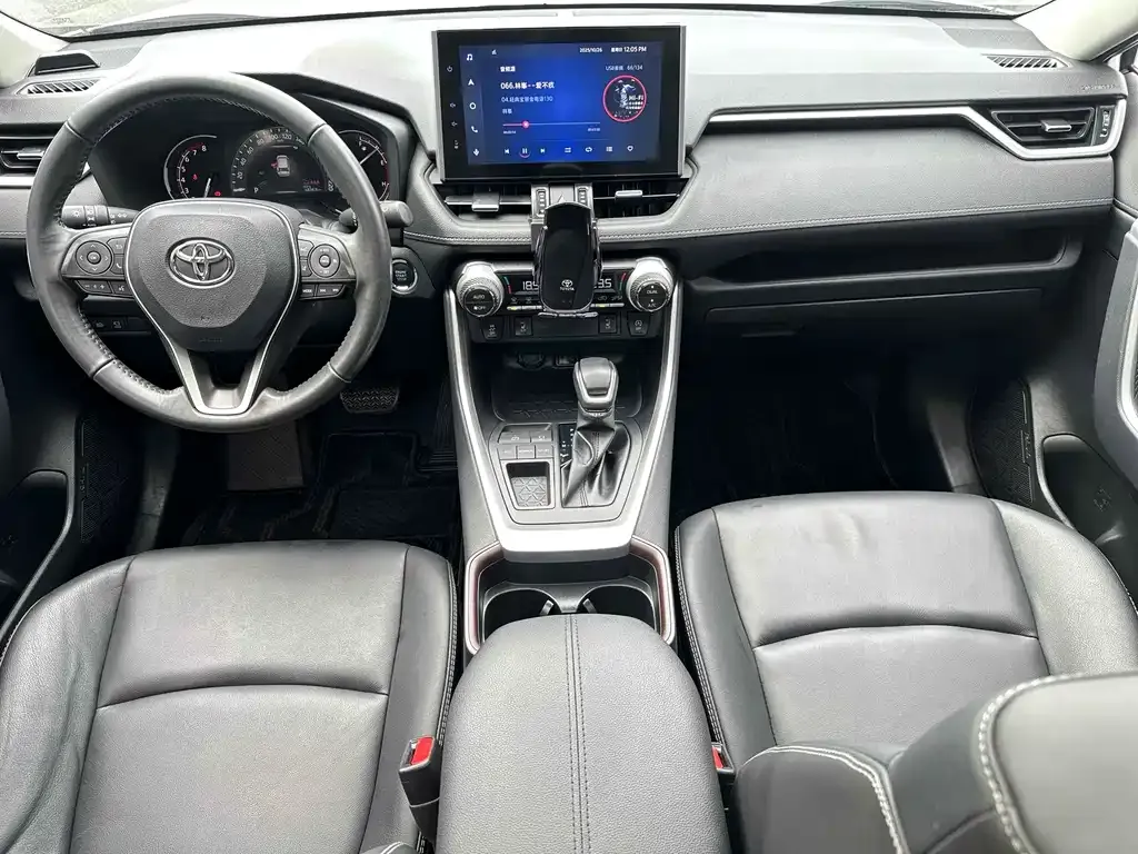 Toyota RAV4 — фото 8